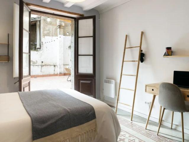 Room in a shared 5 bedroom apartment for rent in El Raval