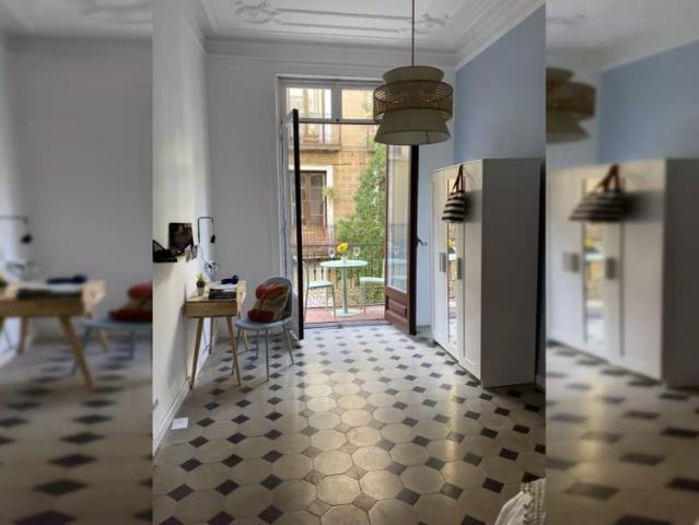 Room in a shared 5 bedroom apartment for rent in El Raval