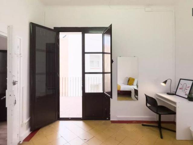 Room in a shared 5 bedroom apartment for rent in El Raval
