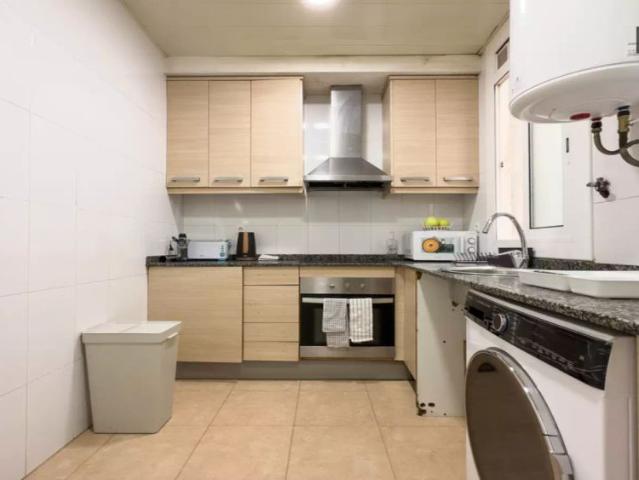 Room in a shared 5 bedroom apartment for rent in El Raval