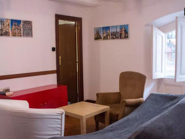 Room in a shared 5 bedroom apartment for rent in El Raval