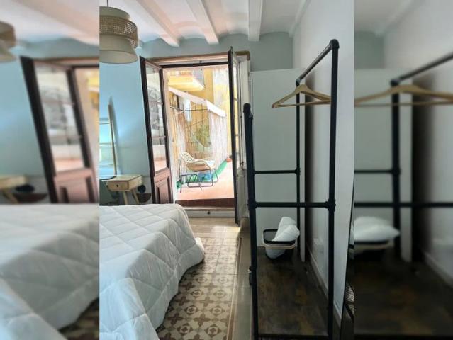 Room in a shared 5 bedroom apartment for rent in El Raval, bills included