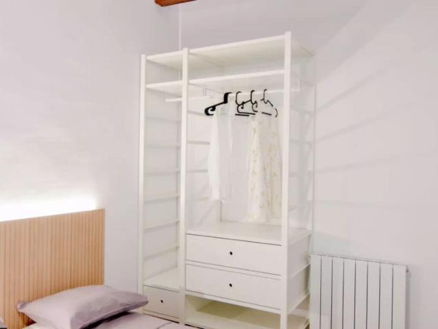Room in a shared 5 bedroom apartment for rent in El Raval, bills included