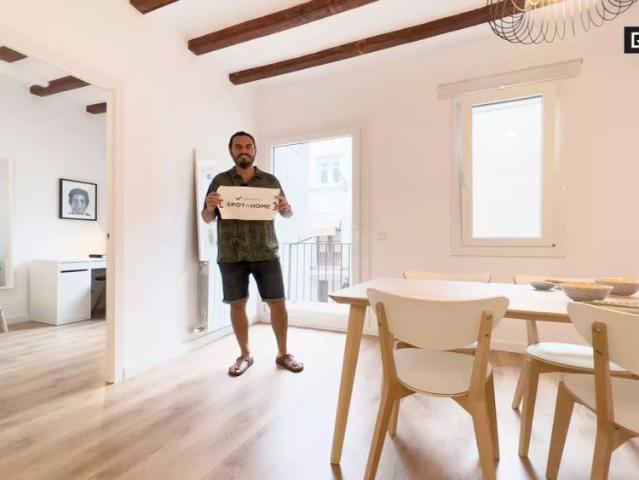 Room in a shared 5 bedroom apartment for rent in El Raval, bills included