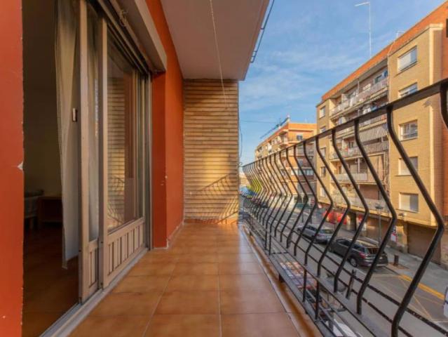 Room in a shared 5 bedroom apartment for rent in Els Orriols