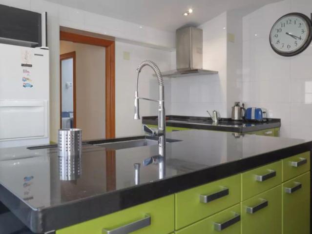 Room in a shared 5 bedroom apartment for rent in Fuente del Berro, perfect for any gender