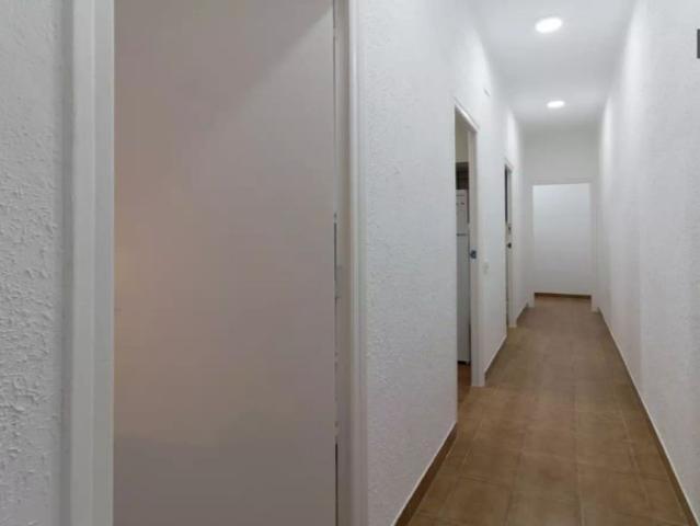 Room in a shared 5 bedroom apartment for rent in Horta