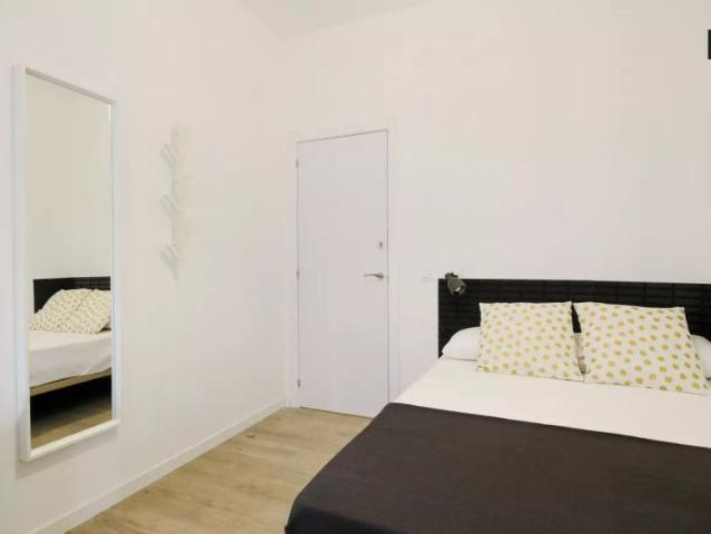 Room in a shared 5 bedroom apartment for rent in Justicia