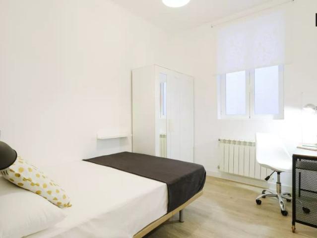 Room in a shared 5 bedroom apartment for rent in Justicia