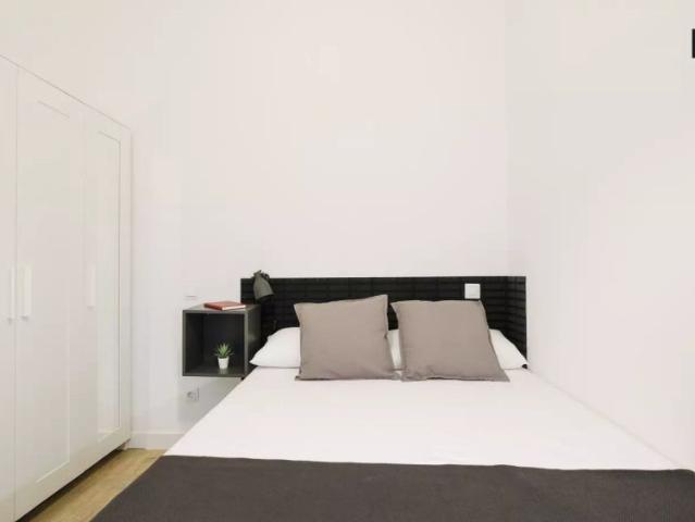 Room in a shared 5 bedroom apartment for rent in Justicia