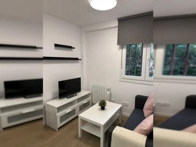 Room in a shared 5 bedroom apartment for rent in Opañel, including WiFi