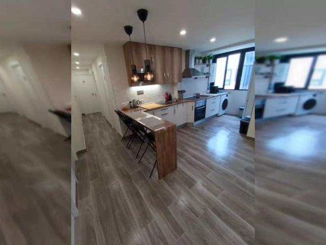 Room in a shared 5 bedroom apartment for rent in Los Ángeles, all bills included