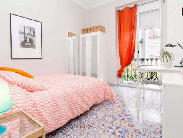 Room in a shared 5 bedroom apartment for rent in La Gran Vía, for professionals and students