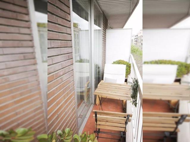 Room in a shared 5 bedroom apartment for rent in la Dreta de l'Eixample, all bills included professionals, students