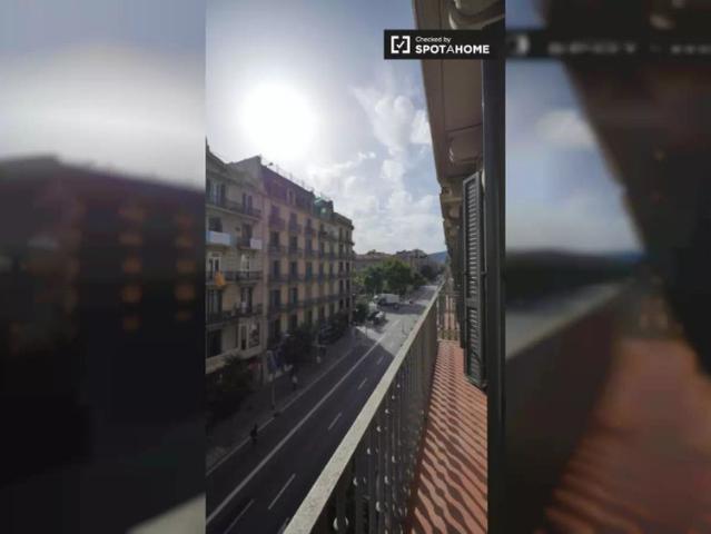 Room in a shared 5 bedroom apartment for rent in la Dreta de l'Eixample, professionals and students only