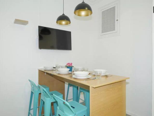 Room in a shared 5 bedroom apartment for rent in la Dreta de l'Eixample, professionals and students only