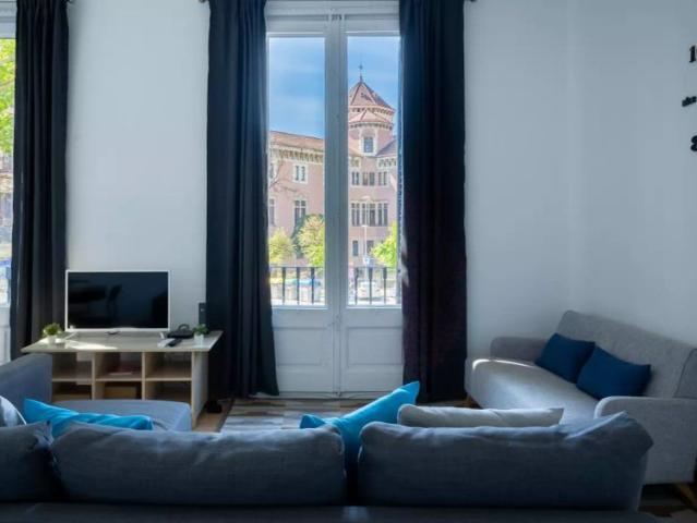 Room in a shared 5 bedroom apartment for rent in la Dreta de l'Eixample