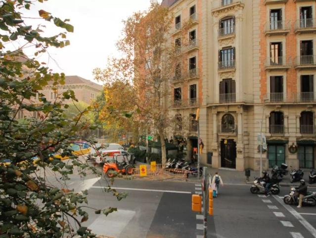 Room in a shared 5 bedroom apartment for rent in la Dreta de l'Eixample