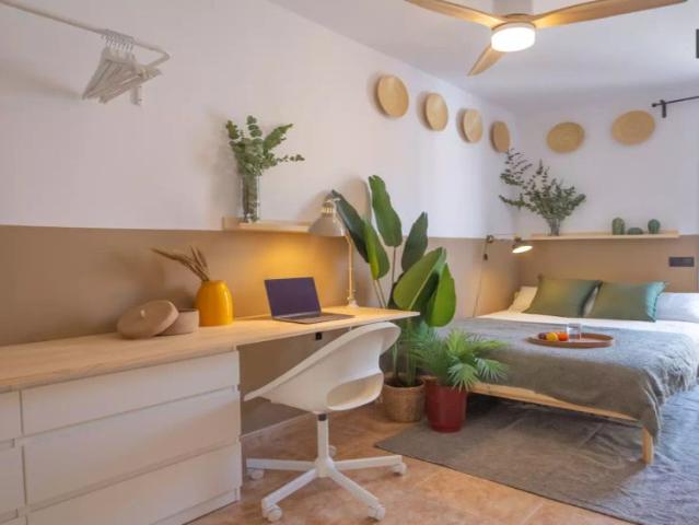 Room in a shared 5 bedroom apartment for rent in La Dreta de l'Eixample