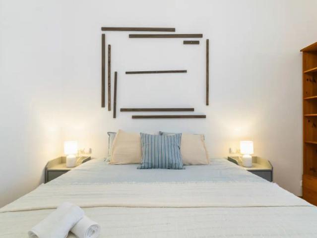 Room in a shared 5 bedroom apartment for rent in La Font de la Guatlla
