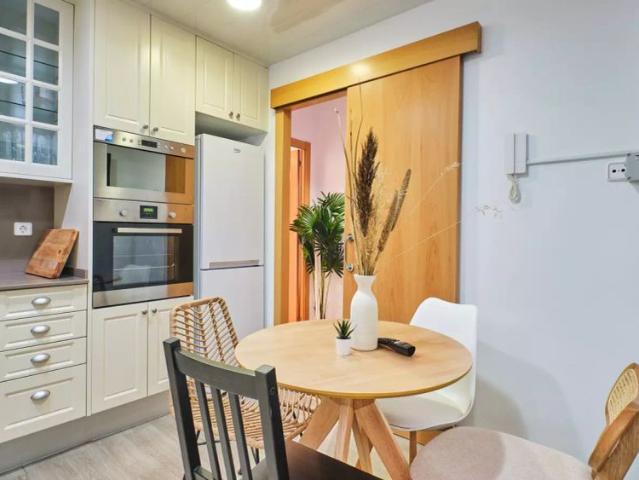 Room in a shared 5 bedroom apartment for rent in la Nova Esquerra de l'Eixample