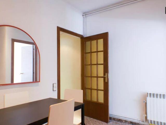 Room in a shared 5 bedroom apartment for rent in la Nova Esquerra de l'Eixample