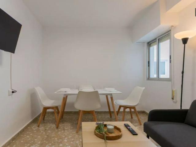 Room in a shared 5 bedroom apartment for rent in La Raiosa