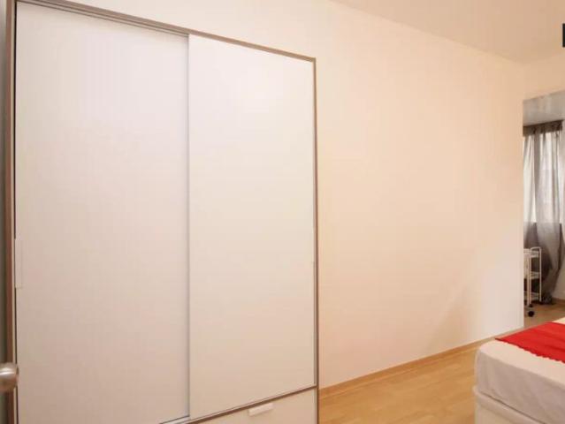 Room in a shared 5 bedroom apartment for rent in Les Corts, professionals only