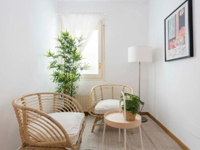Room in a shared 5 bedroom apartment for rent in Les Corts