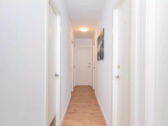 Room in a shared 5 bedroom apartment for rent in L'Illa Perduda