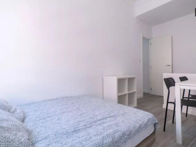 Room in a shared 5 bedroom apartment for rent in Morvedre
