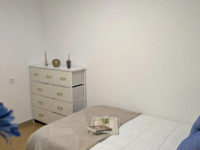 Room in a shared 5 bedroom apartment for rent in Morvedre, all bills included
