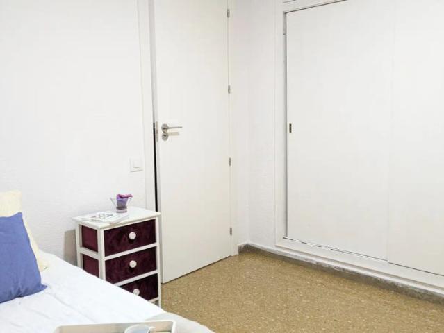 Room in a shared 5 bedroom apartment for rent in Morvedre, all bills included