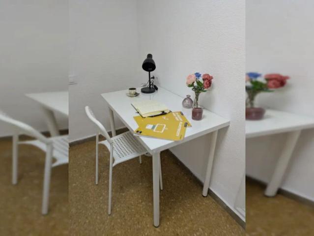 Room in a shared 5 bedroom apartment for rent in Morvedre, all bills included