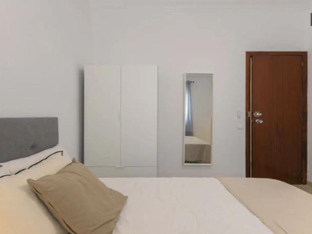 Room in a shared 5 bedroom apartment for rent in Nou Moles