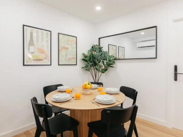 Room in a shared 5 bedroom apartment for rent in Nou Moles
