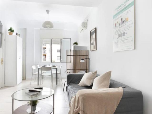 Room in a shared 5 bedroom apartment for rent in Niño Jesús, no smoking allowed