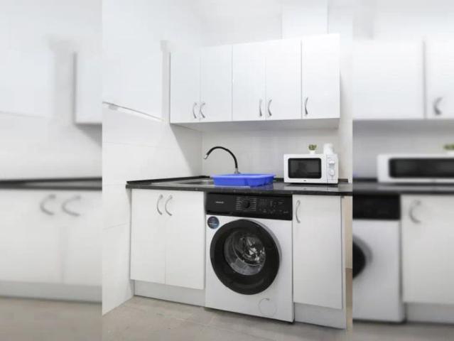 Room in a shared 5 bedroom apartment for rent in Niño Jesús, no smoking allowed