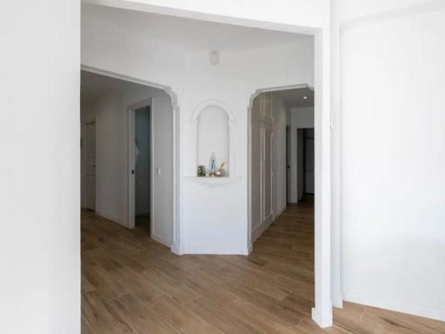 Room in a shared 5 bedroom apartment for rent in Sant Adrià de Besòs, professionals only and females only