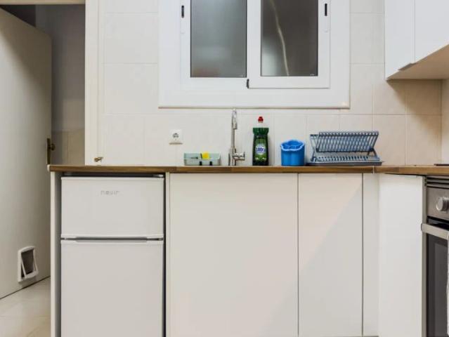 Room in a shared 5 bedroom apartment for rent in Sants, no couples, no pets, no smoking
