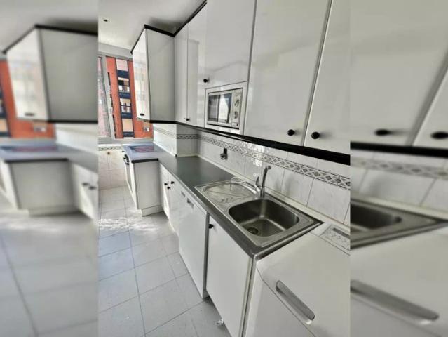 Room in a shared 5 bedroom apartment for rent in Pacífico