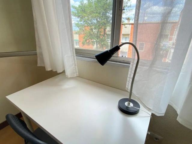 Room in a shared 5 bedroom apartment for rent in Palomeras Bajas, no couples