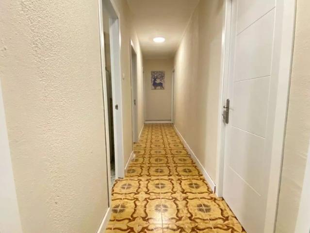 Room in a shared 5 bedroom apartment for rent in Palomeras Bajas, professionals and students only