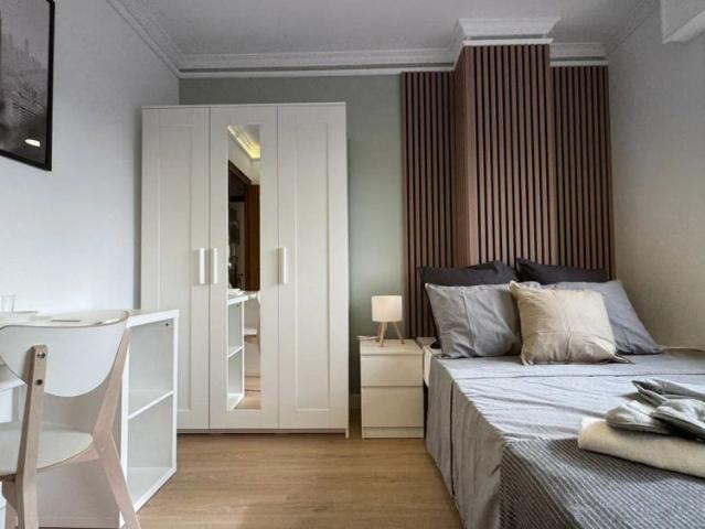Room in a shared 5 bedroom apartment for rent in Pilar, Madrid