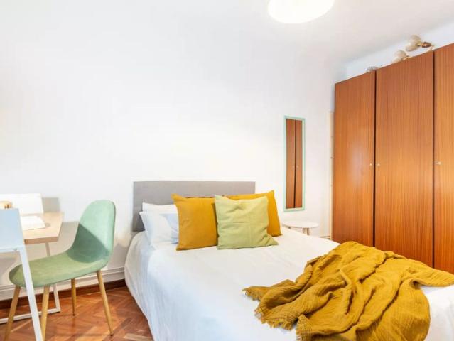 Room in a shared 5 bedroom apartment for rent in Prosperidad, some bills included