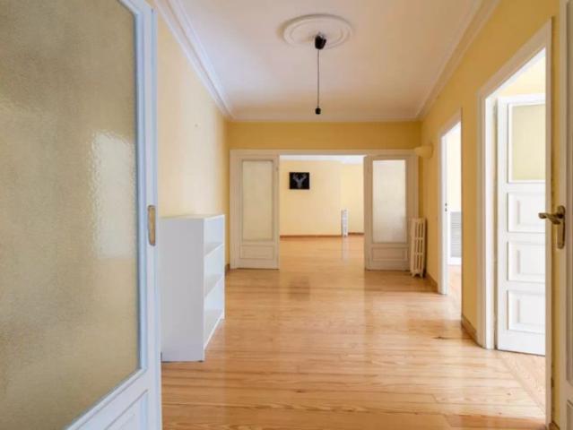 Room in a shared 5 bedroom apartment for rent in Prosperidad, professionals only, no couples