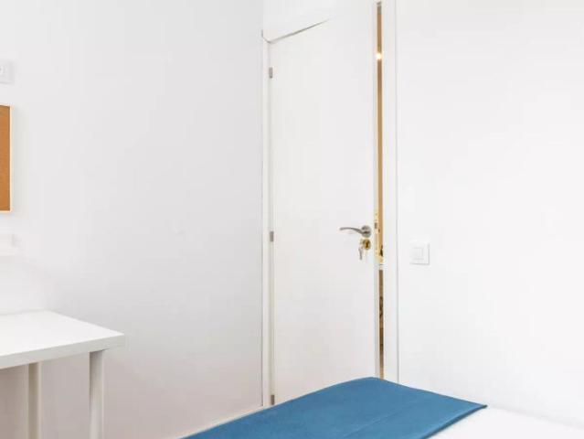 Room in a shared 5 bedroom apartment for rent in Publilla Cases, professionals and students only