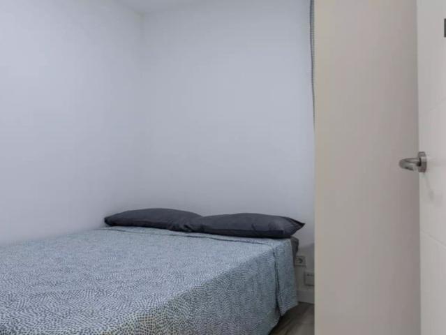 Room in a shared 5 bedroom apartment for rent in Puerta Bonita, all bills included