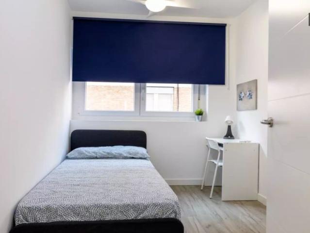 Room in a shared 5 bedroom apartment for rent in Puerta Bonita, all bills included