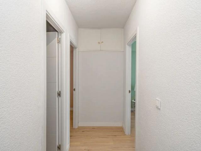 Room in a shared 5 bedroom apartment for rent in Puerta del Ángel, all bills included